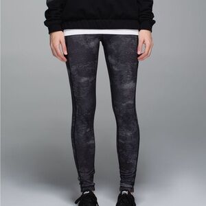 Lululemon Size 4 Speed Tight II *Full-On Luxtreme
Sequin Snake Slate Black